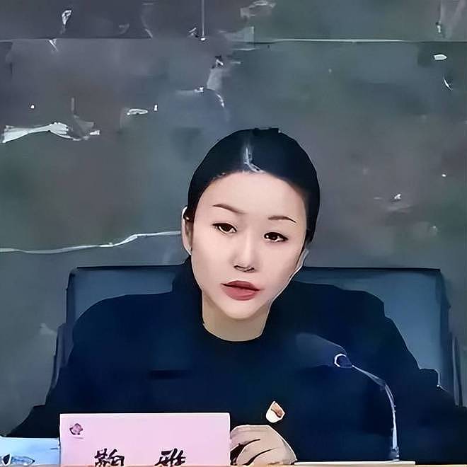 80后国企“美女董事长”：掌管500亿资产，白天工作，晚上解扣子（组图） - 10