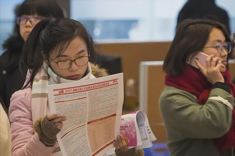 太扎心！28岁女硕士投了8000份简历都没找到工作（组图） - 10
