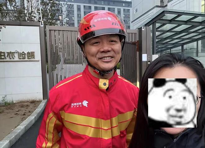 刘强东送外卖细节：骑车被偶遇，请骑手吃火锅（组图） - 4