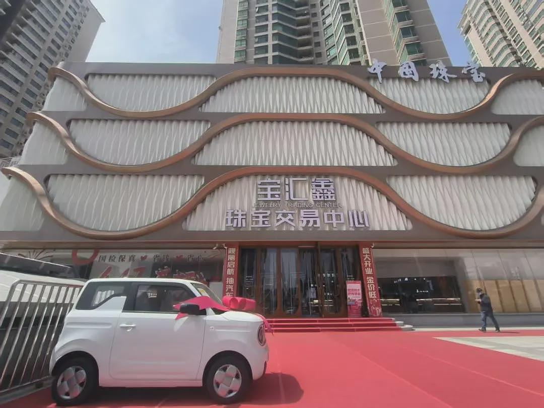 金价狂飙，珠宝商集体“迷茫”：“金价越高，生意反而越难做”（组图） - 4