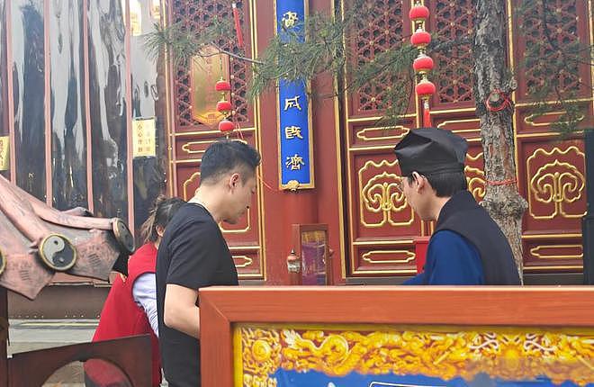 大S女儿在北京露面,玥儿戴手链,素颜特别像大S,可爱文静的女孩(组图) - 8