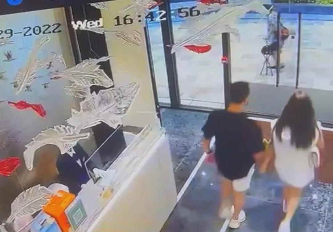香港美女网红全裸惨死！被砍几十刀，染红整个床，凶手竟是…（组图） - 13