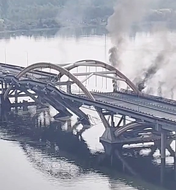 北京潮白河大桥离奇起火封闭！桥面崩塌直堕河面，胡锡进：大钢桥竟“烧断了” ，太奇葩（视频/组图） - 1