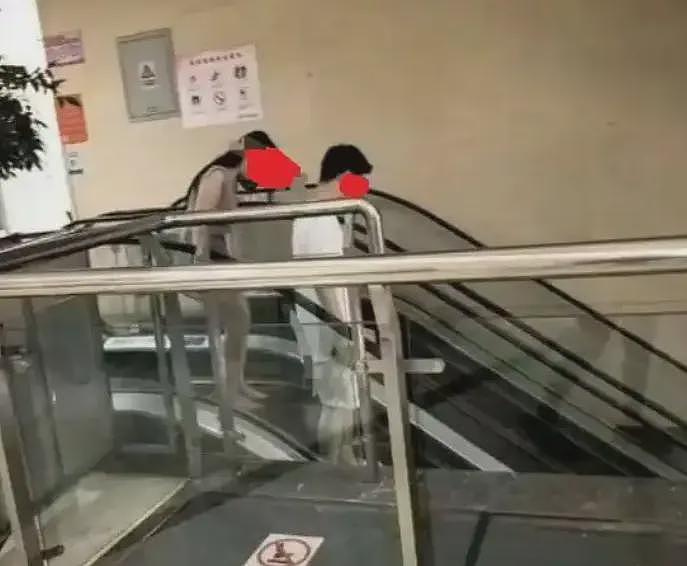毁三观!成都男女霸占母婴室