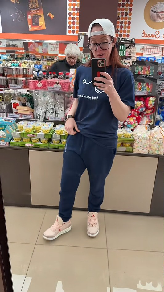 美国妈妈去LV店买包,店员全程爱搭不理,她1句话反杀,太解气了(组图) - 2
