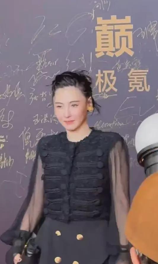 张柏芝出席活动颜值崩塌？眼睛一大一小很怪异，网友：变大小眼了（组图） - 5