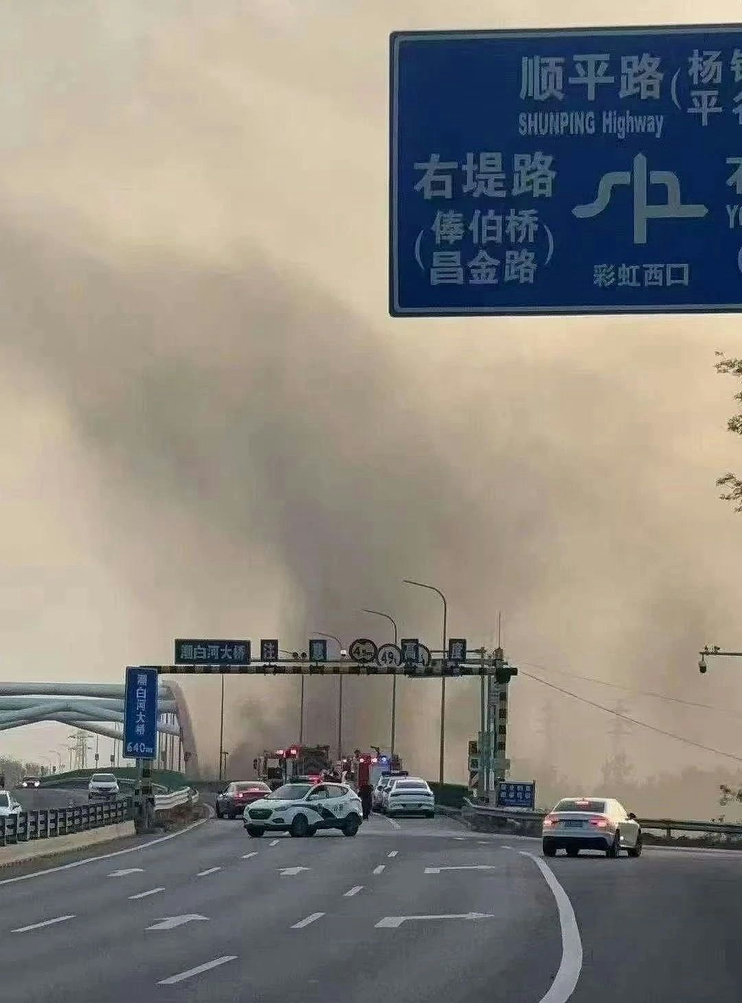 北京潮白河大桥突发火警，致部分坍塌！传电缆起火肇事（视频/组图） - 7