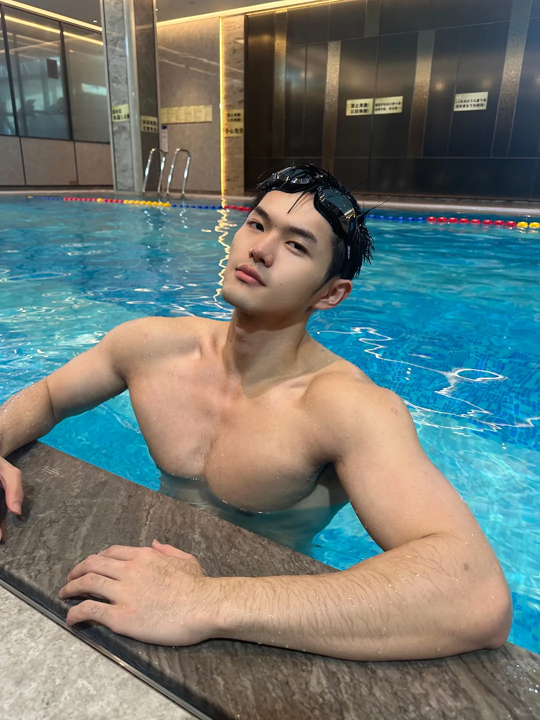【帅哥】23岁杭州薄肌男孩，饱满胸肌宽背厚臂，这腹肌在阳光下直撩人心（组图） - 17