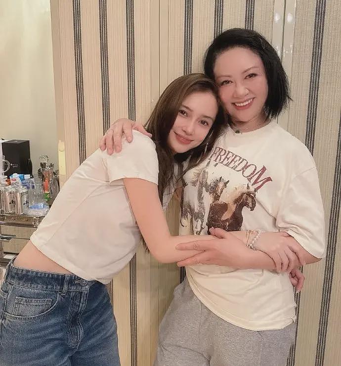 林允被质疑给沈腾生孩子,本人发声怒斥谣言,跟沈腾绯闻传3年(组图) - 2