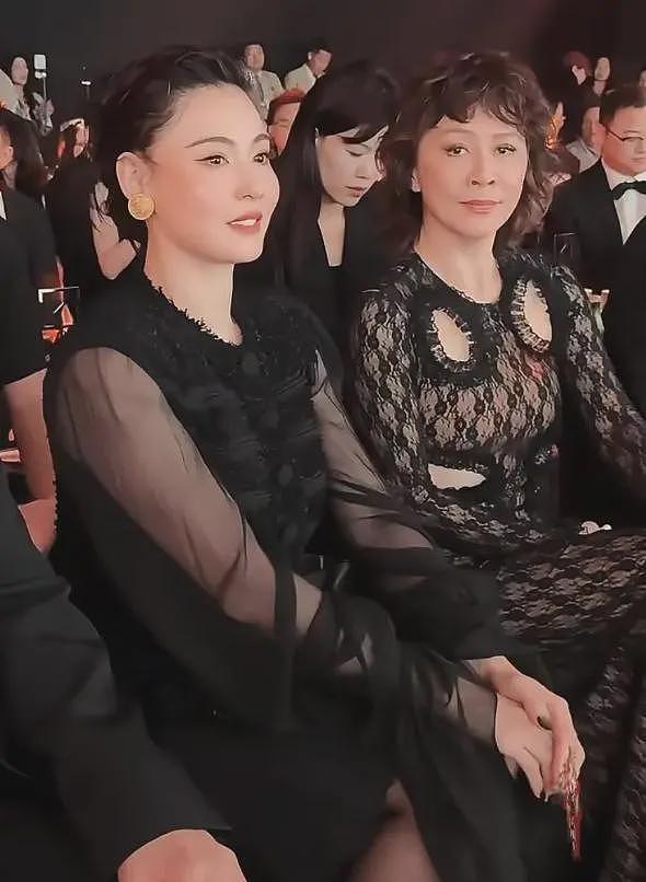 张柏芝出席活动颜值崩塌？眼睛一大一小很怪异，网友：变大小眼了（组图） - 11