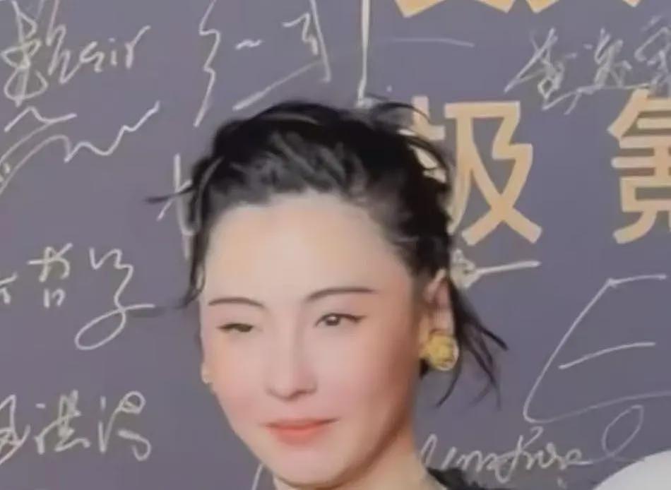 张柏芝出席活动颜值崩塌？眼睛一大一小很怪异，网友：变大小眼了（组图） - 3