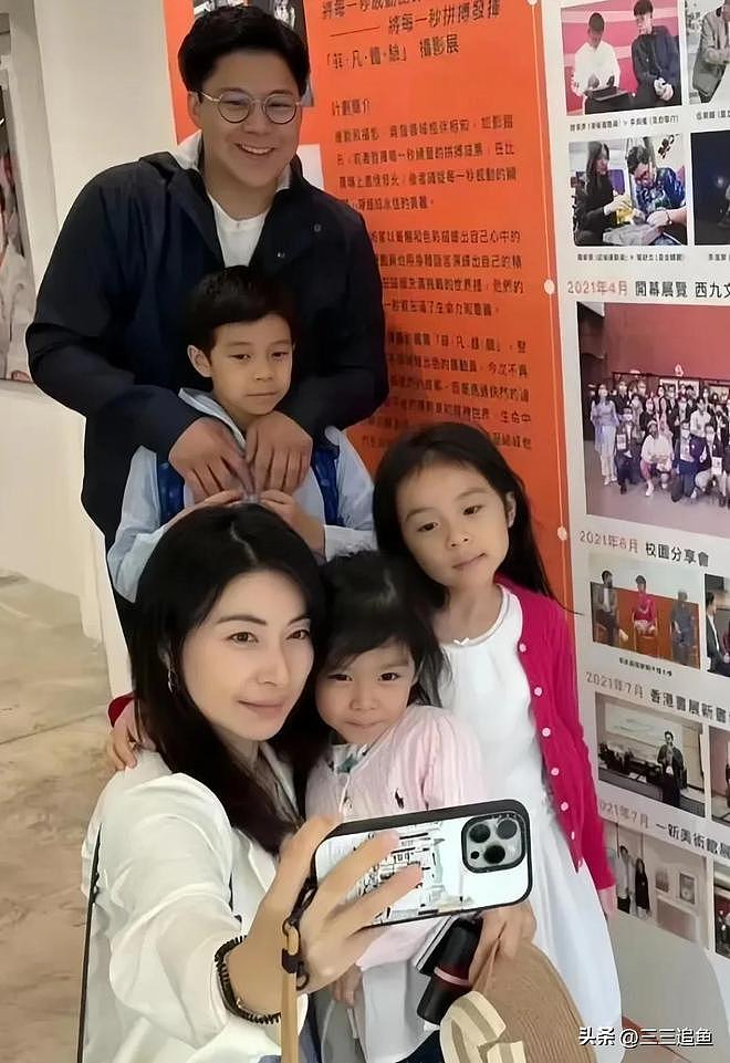郭晶晶妈妈和亲家见面,头发花白站在外孙身后,霍震霆主动站旁边(组图) - 17