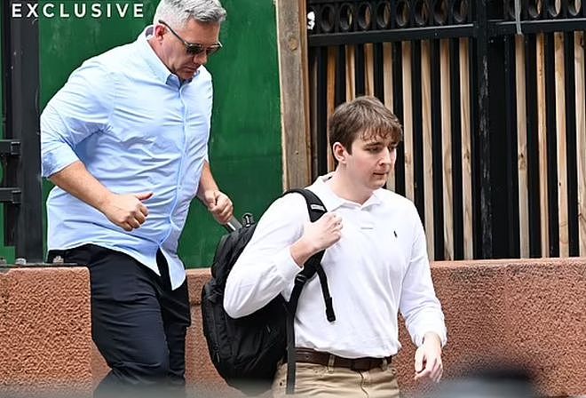 特朗普19岁儿子久违露面长出双下巴，社交生活被曝受到了严格控制（组图） - 4