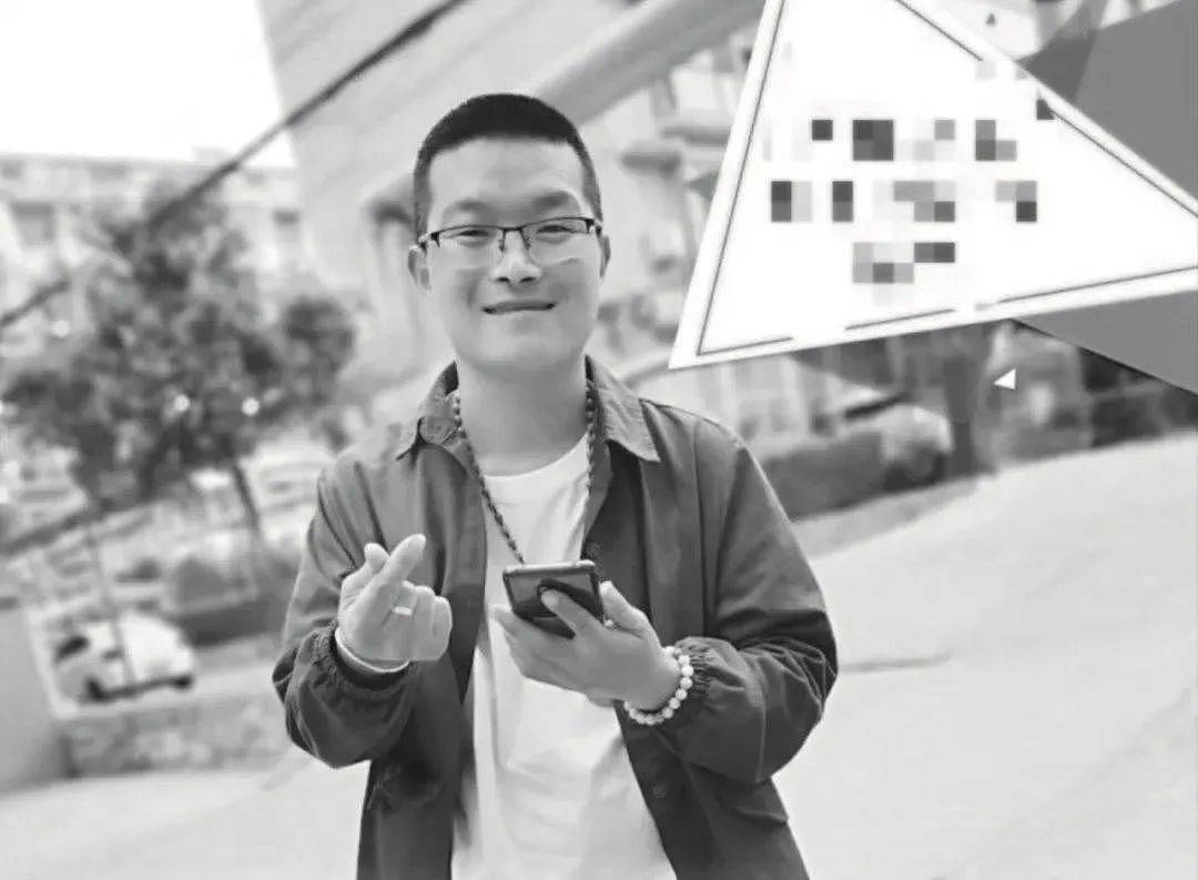 网红“串哥”与前妻3天内相继离世，留下14岁孩子（图） - 1