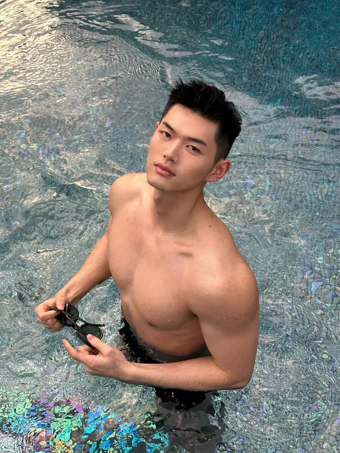 【帅哥】23岁杭州薄肌男孩，饱满胸肌宽背厚臂，这腹肌在阳光下直撩人心（组图） - 18