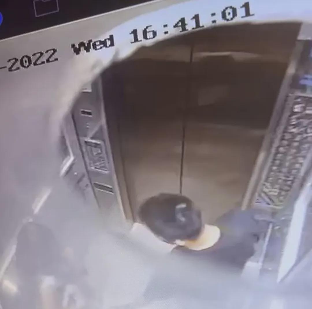 香港美女网红全裸惨死！被砍几十刀，染红整个床，凶手竟是…（组图） - 14