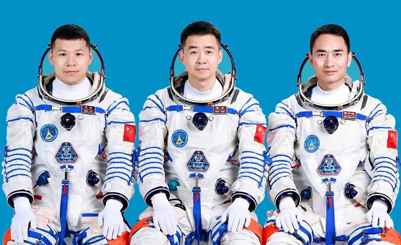 神舟二十号航天员乘组由陈冬、陈中瑞、王杰组成，陈冬担任指令长（组图） - 1