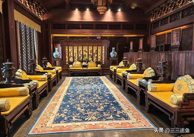 郭晶晶妈妈和亲家见面,头发花白站在外孙身后,霍震霆主动站旁边(组图) - 11