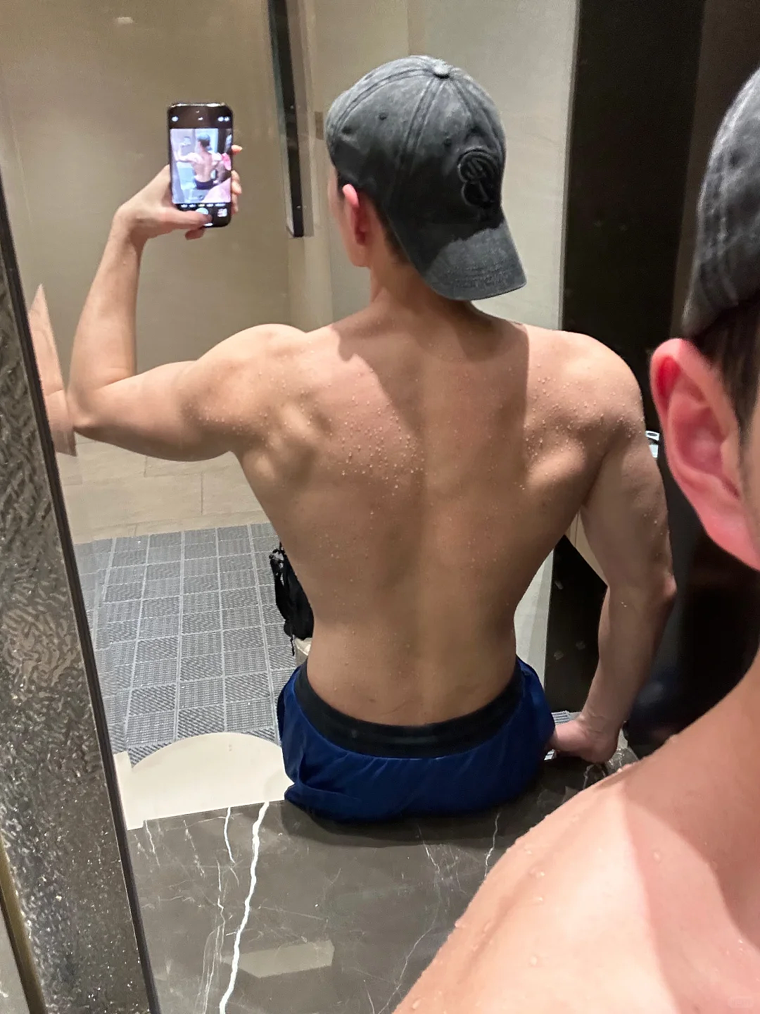 【帅哥】23岁杭州薄肌男孩，饱满胸肌宽背厚臂，这腹肌在阳光下直撩人心（组图） - 8