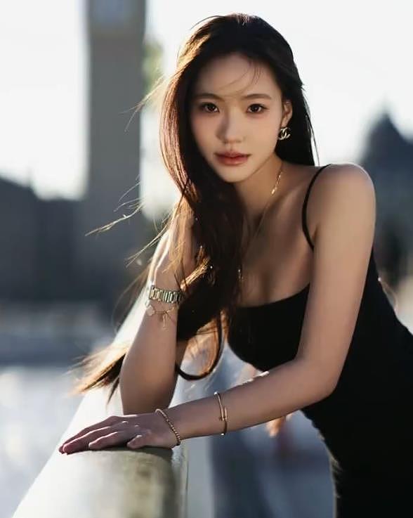 小S二女儿评论区大翻车，高冷名媛范挨批评，被捧得太浮夸了（组图） - 1