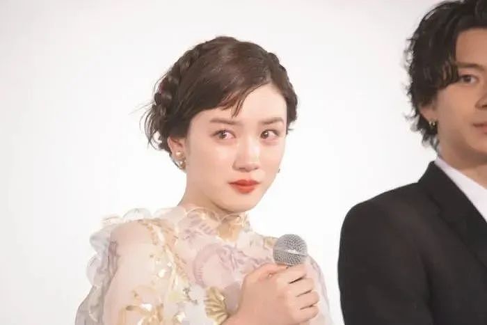 巨瓜！日本超人气美女永野芽郁，被曝给已婚大叔当三？还脚踩两船，同天约会两男…（组图） - 2
