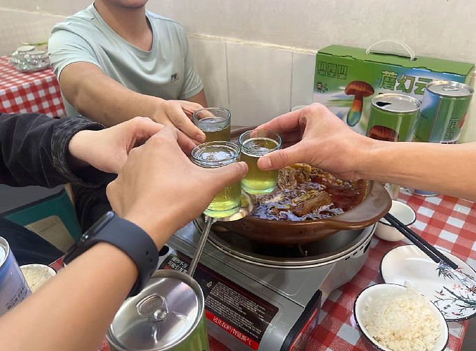 【爆笑】女子说自己双子宫还是易孕体质，怀了 6 胎还流产两次！网友：你们那边用避孕套犯法？（组图） - 17