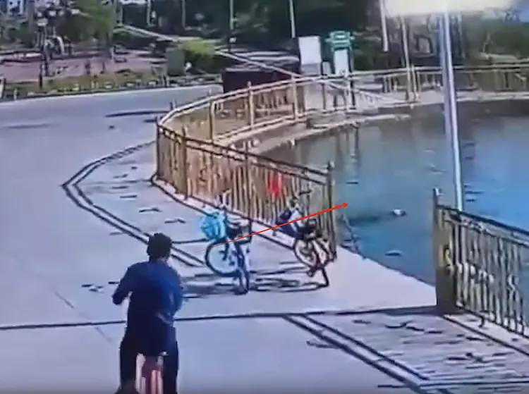 广东两男童溺水致死，监控曝光路人见死不救，网友一边倒：不敢救（视频/组图） - 13