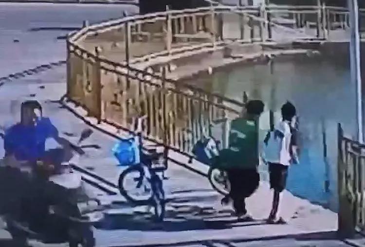 广东两男童溺水致死，监控曝光路人见死不救，网友一边倒：不敢救（视频/组图） - 8