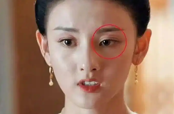 宋祖儿坦言自己大小眼，盘点那些五官有缺点，但整体却很美的明星（组图） - 2