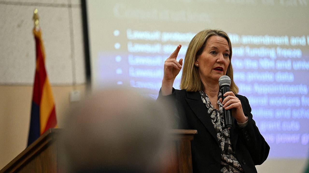 美国12州起诉特朗普政府关税政策违法,要求阻止实施(组图) - 1