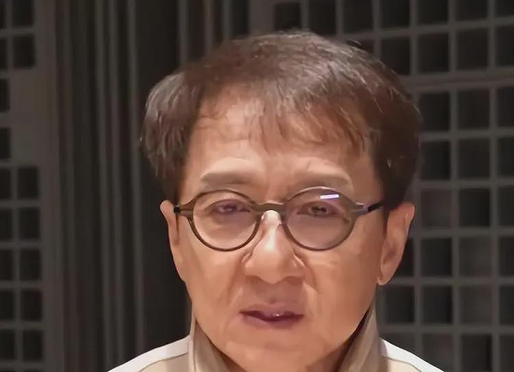 71岁成龙在四川买房，到楼盘监督装修，看起来很疲惫，苍老了好多（组图） - 9