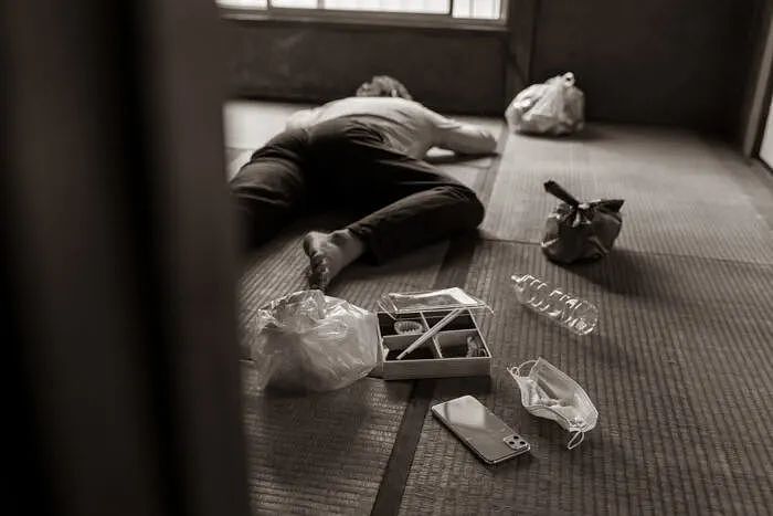 日本40岁男子年收2000万突然失业，高级塔楼被迫卖掉，回老家被父母骂：死了算了！（组图） - 19