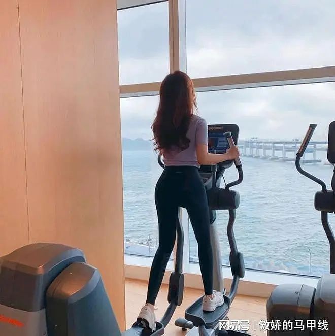 【美女】肤白如雪曲线撩人，极品身材的小姐姐，做你女盆友几点回家？（组图） - 13
