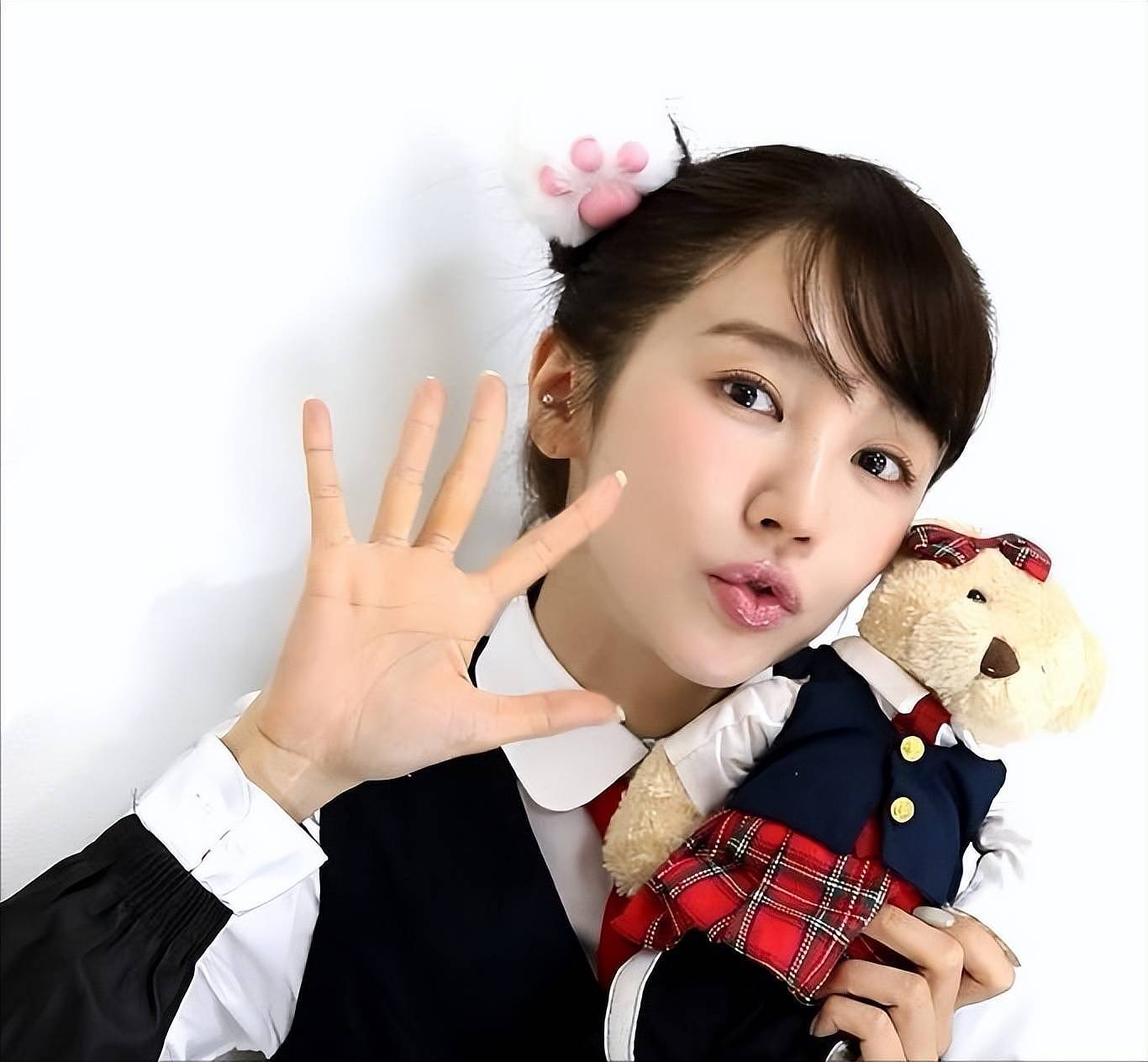 尹恩惠复刻《宫》经典造型上演回忆杀,从“收视女王”到“从荧幕消失”,她可谓一步错步步错(组图) - 1