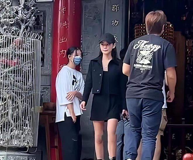 大S女儿在北京做了卷发，像个小公主，一个暖心举动获得大家称赞（组图） - 8