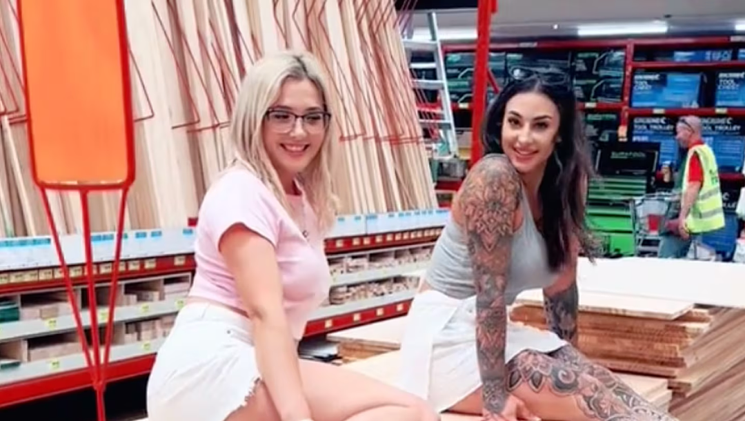 新西兰女“网黄”租民宿拍艳照!被房东发现后追着骂:“你让我房子贬值”(组图) - 6