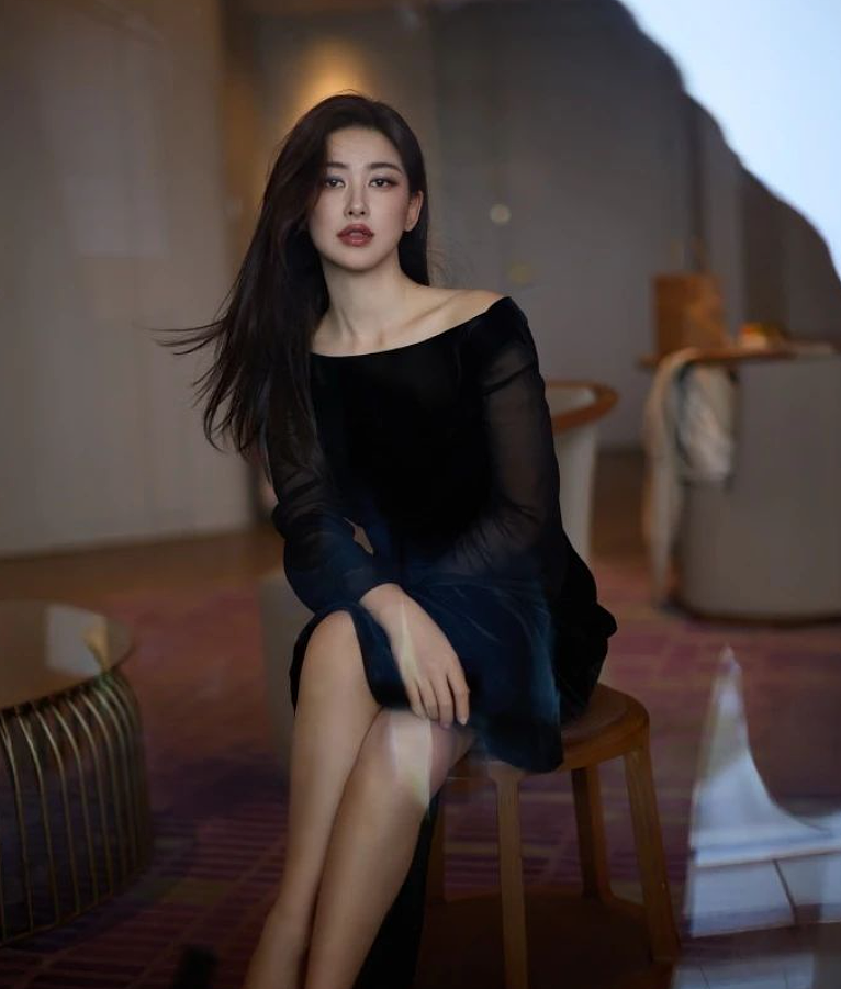 冲上热搜！41岁朱珠晒素颜照，曾连续10年上榜“全球百位最美面孔”（组图） - 5