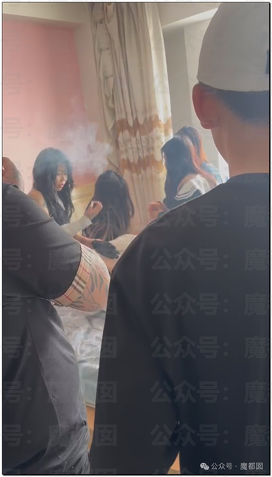 全网震怒！群殴、烟烫、扒光…网红精神小妹霸凌女生视频画面流出（组图） - 11