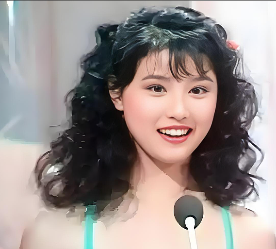 宋祖儿坦言自己大小眼，盘点那些五官有缺点，但整体却很美的明星（组图） - 11