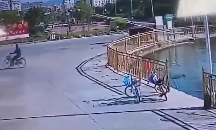 广东两男童溺水致死，监控曝光路人见死不救，网友一边倒：不敢救（视频/组图） - 15