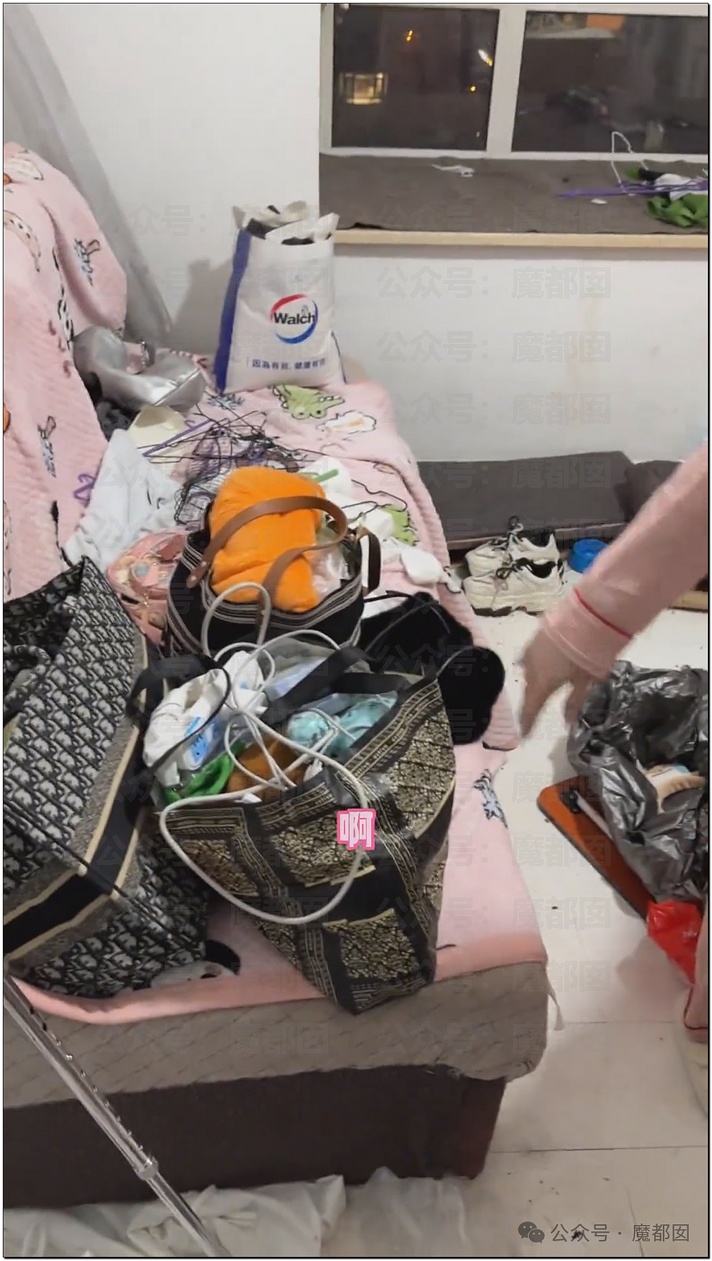 全网震怒！群殴、烟烫、扒光…网红精神小妹霸凌女生视频画面流出（组图） - 3