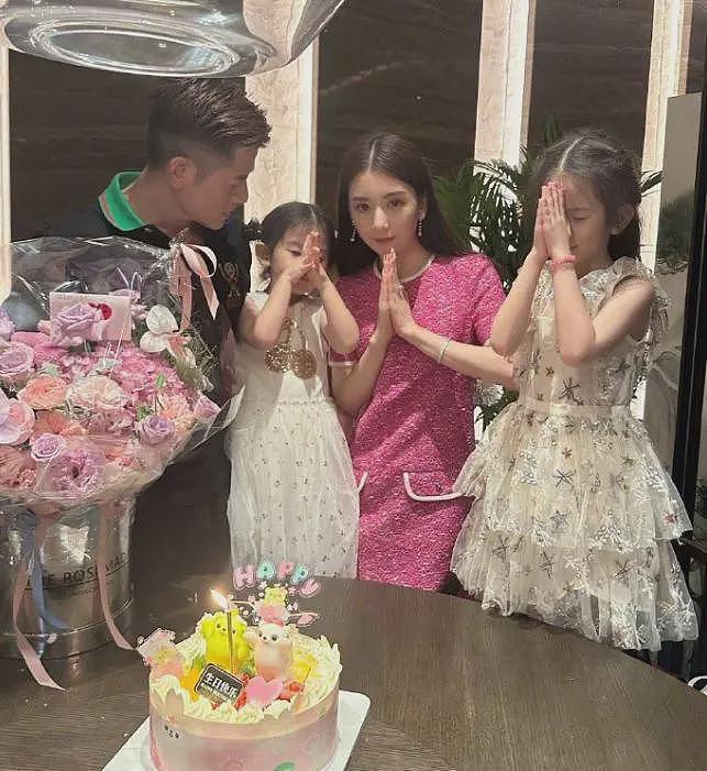 60岁郭富城出席活动，格纹西装像30岁，聊到妻子和女儿笑容灿烂（组图） - 3