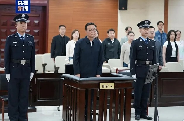 新疆贪官收8亿被判死缓，终身监禁、财产没收（图） - 1