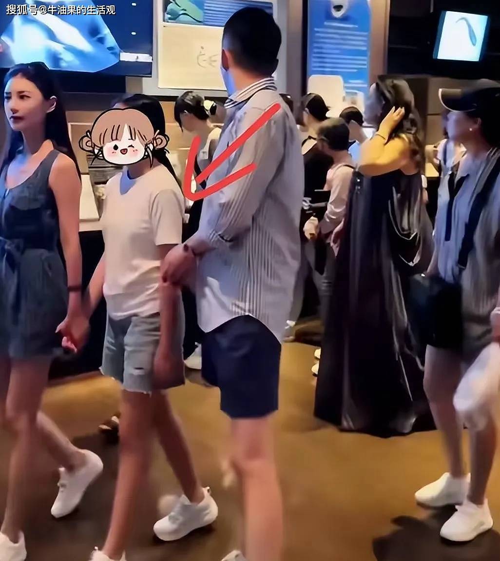 大S女儿回北京首露面,戴鸭舌帽长发及腰....(组图) - 6