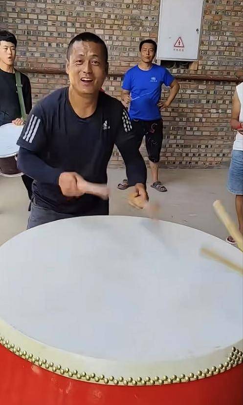 网红高家班亮子心梗去世，年仅38岁，常熬夜赚钱（组图） - 4