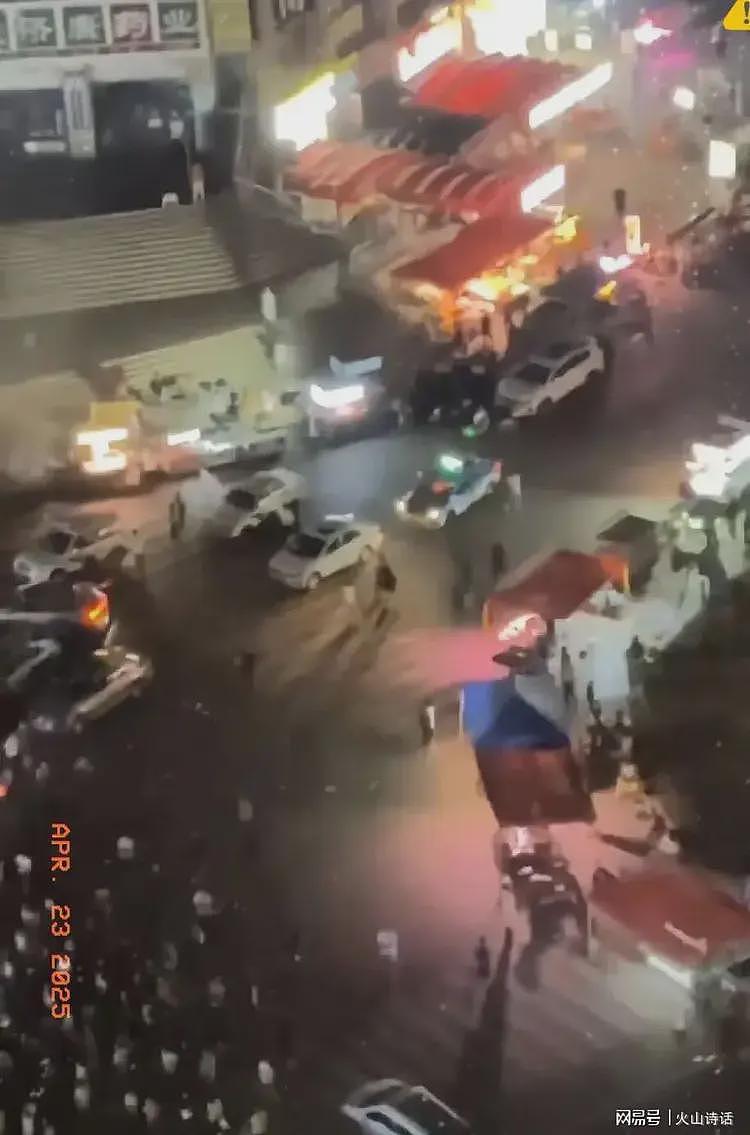 贵阳一小区物业与业主发生流血冲突，现场人山人海！车库道闸被毁多人受伤…（视频/组图） - 2