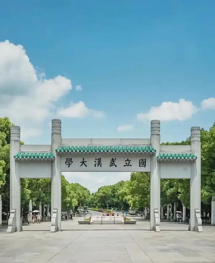 炸裂!武大研究员被曝“性瘾PUA”,教唆学生“三人行”,年目标睡50人!聊天记录毁三观(组图) - 14