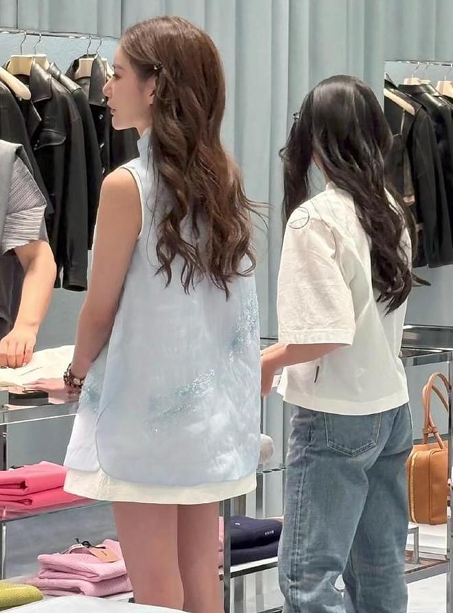 大S女儿在北京做了卷发，像个小公主，一个暖心举动获得大家称赞（组图） - 2