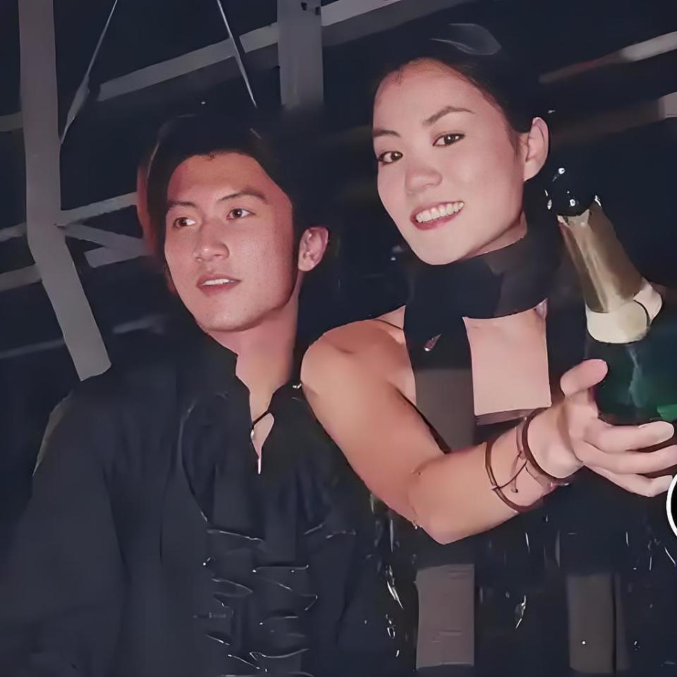 时隔20年的演唱会,还是变成了谢霆锋与王菲的恩爱秀场(组图) - 15