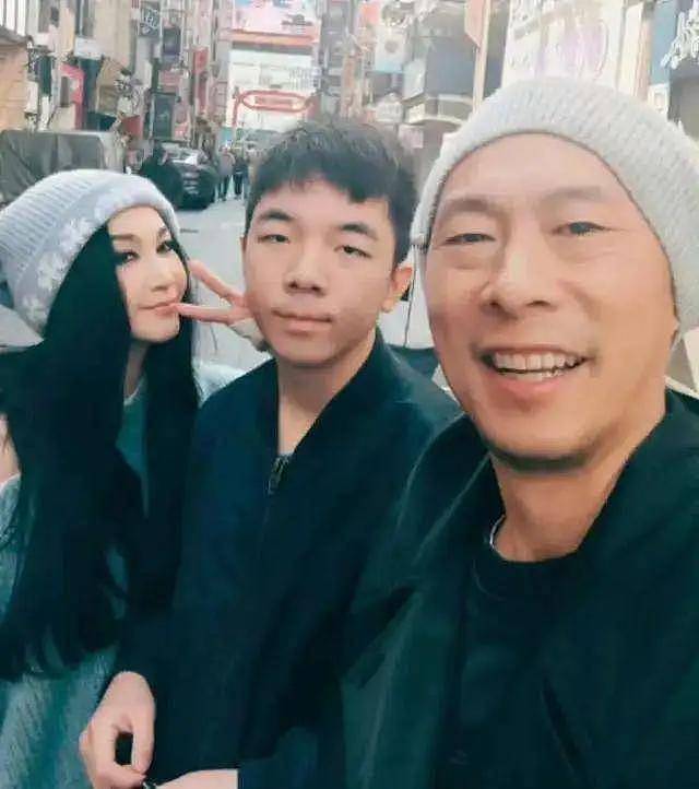 59岁温碧霞脸部变肿了!曾是性感妩媚的“火玫瑰“(组图) - 3
